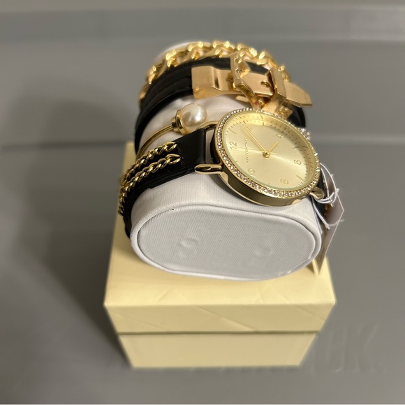 Brand New Women’s Watch & Bracelets main image 9